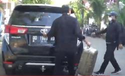 KPK Geledah Rumah Menteri Pertanian Syahrul Yasin Limpo di Makassar,  Amankan 1 Koper<