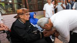 Kunjungi Tokoh Jabar Solihin GP, Ganjar Pranowo Diangkat Jadi Keluarga