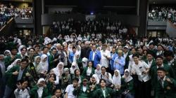 Isi Kuliah Umum Unpas Bandung, Ganjar Pranowo Disambut Meriah, Mahasiswa Berebut Selfie<