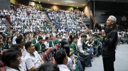 Kepada Mahasiswa Baru Unpas, Ganjar Pranowo: Kalian Harus Adaptif, Tak Boleh Menyerah<