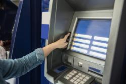 Cara Mengurus ATM yang Tertelan, Lengkap dengan Rincian Biaya 
