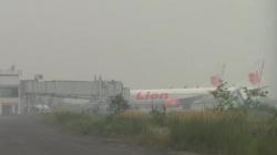 Bandara Tjilik Riwut Palangka Raya Diselimuti Asap, Kedatangan Pesawat Lion Air Tertunda 3 Jam