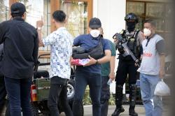 Suasana Rumah Pribadi Syahrul Yasin Limpo Digeledah KPK, Mobil Audi Disita