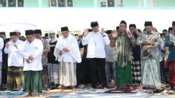 Kemarau Panjang, Ganjar dan Ulama Khos Cianjur Salat Istisqo Berdoa Minta Hujan<