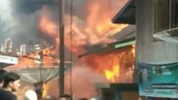 Kebakaran Hebat di Permukiman Padat Sarolangun, 16 Rumah Hangus<