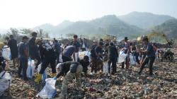 Pandawara Group dan TNI-Polri Gotong Royong Bersihkan Pantai Cibutun Sukabumi<