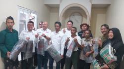 DPD Partai Perindo Beri Bantuan Karpet dan Tikar untuk Musala di Surabaya<
