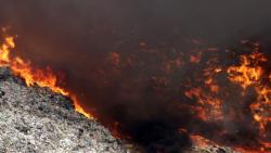 TPA Jatibarang Semarang Kembali Terbakar, Petugas Damkar Berjibaku Padamkan Api