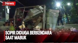 Pengemudi Wanita Diduga Mabuk, Mobil Tabrak Gerobak Pedagang dan 2 Motor di Kebayoran Lama