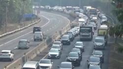 Lalu Lintas Tol Cipularang Purwakarta Padat, Kendaraan Mengular 5 Kilometer  <