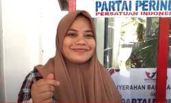 Pedagang Es Kelapa di Gorontalo Semringah Dapat Bantuan Gerobak Perindo