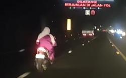 Viral Emak-Emak Naik Motor Tak Pakai Helm Masuk Tol, Disuruh Minggir Tetap Nekat Ngebut
