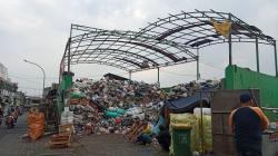 Duh, Sampah di Sejumlah Pasar Kota Bandung Menumpuk<