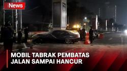 Mobil Sport Tabrak Beton Pembatas Jalan hingga Hancur di Jakpus
