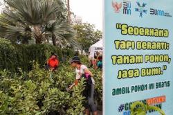 Gotong Royong Boyong Pohon Tekan Polusi Udara di Jabodetabek