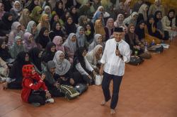 Ganjar Pranowo Silaturahmi dengan Santri Pondok Pesantren Darussalam Ciamis<