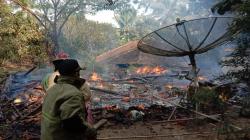 Diduga dari Api  Tungku, Rumah Semi Permanen di Sukabumi Ludes Terbakar<
