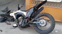 Kecelakaan di Makassar, Pengendara Motor Trail Tewas Hantam Mobil<