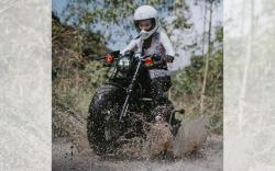Profil dan Biodata Erika Carlina, Model Cirebon yang Hobi Motoran<