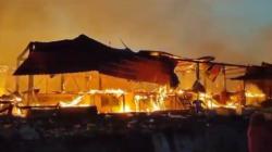 Kebakaran Hebat di Pasar Sentral Wakuru Sultra, 90 Kios Pedagang Ludes