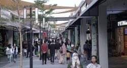 Wisata Belanja di Karawang, Incar Barang Branded Kualitas Premium