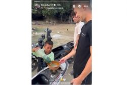 Viral Pembalap Moto2 Beli Bensin Eceran di Lombok, Aksi Goyangkan Corong Jadi Sorotan