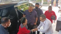 Momen HT Sambut Megawati jelang Rapat Ketum Pendukung Ganjar di Gedung TPN<