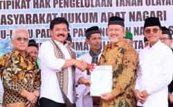 Pacu Pertumbuhan Ekonomi, Kementerian ATR/BPN Serahkan Sertifikat Tanah Ulayat