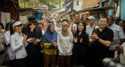 Momen Menarik Liliana Tanoesoedibjo Ikut Berbelanja dan Menawar Emas di Pasar