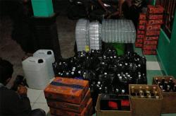Pengoplos Miras di Bantul Dibekuk, Polisi Sita Ratusan Botol Minuman Beralkohol<