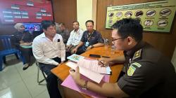 Berkas Lengkap, Rektor Unud Bareng 3 Tersangka Kasus Dugaan Korupsi SPI Segera Disidang