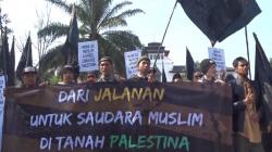 Ratusan Umat Islam Gelar Aksi Bela Palestina di Gedung Sate Bandung, Kecam Kebrutalan Israel<