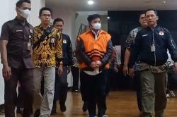 Tampang Syahrul Yasin Limpo Pakai Rompi Tahanan KPK, Tangan Diborgol