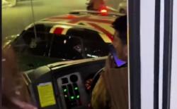 Viral Ibu-Ibu Pengemudi Mini Cooper Adang Bus Transjakarta di Jakut Diduga Serempetan