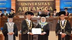 Gubernur Khofifah Raih Gelar Doktor Honoris Causa dari Unair<
