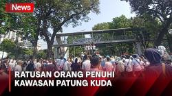 Jelang Putusan MK soal Batas Usia Capres-Cawapres, Ratusan Orang Padati Kawasan Patung Kuda
