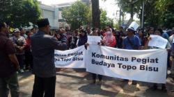  Ratusan Warga Geruduk Rumah Dinas Wali Kota Solo, Ada Apa?