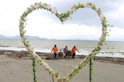 Pantai Wisata Gampong Jawa Tercemar Sampah Kayu