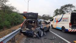 Kecelakaan di Tol Cipularang, 2 Orang Tewas Tertabrak Truk saat Ganti Ban CRV<