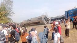 Penampakan Mengerikan Kecelakaan Kereta di Kulonprogo, Gerbong Miring Keluar Lintasan