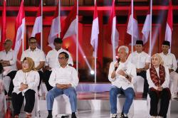 Kompak Berbaju Putih, Ganjar-Mahfud Deklarasi Bakal Capres Cawapres 2024