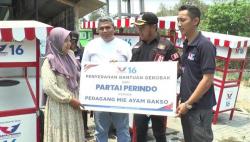  Partai Perindo Beri Bantuan Gerobak Gratis untuk Pelaku UMKM di Kendal<