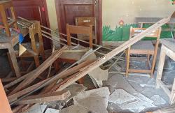 Atap Ruang Kelas Terancam Runtuh, Siswa SDN Candibaru Gunungkidul Belajar di Musala<