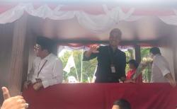 Ganjar-Mahfud Naiki Mobil Bak Terbuka Berbentuk Pendopo, Menuju KPU Sambil Sapa Pendukung