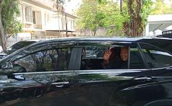 Ganjar Pranowo Ditemani Istri Tinggalkan Rumah untuk Daftar ke KPU: Bismillah