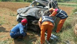 Mobil Terguling di Tol Bocimi, Diduga Pengemudi Mengantuk