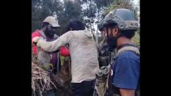 Detik-Detik Evakuasi Korban Penembakan KKB di Proyek Pembangunan Puskesmas Kepala Air Puncak