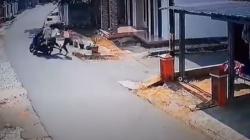 Heroik, Bocah SD Seorang Diri Lawan Kawanan Jambret HP di Bandar Lampung Terekam CCTV