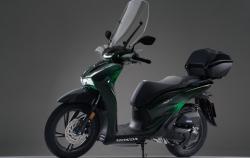 Honda Luncurkan Motor Matik Gaya Retro, Bodinya Hijau Tembus Pandang