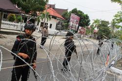 Kantor KPU Dipasang Barikade Kawat Berduri